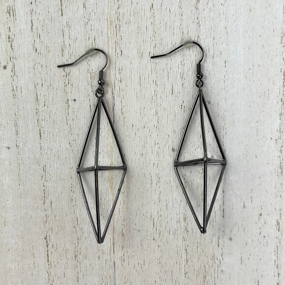 Dark Silver Gunmetal Geometric Earrings Pyramid Diamond Tetrahedron Shape NWOT - Picture 4 of 16
